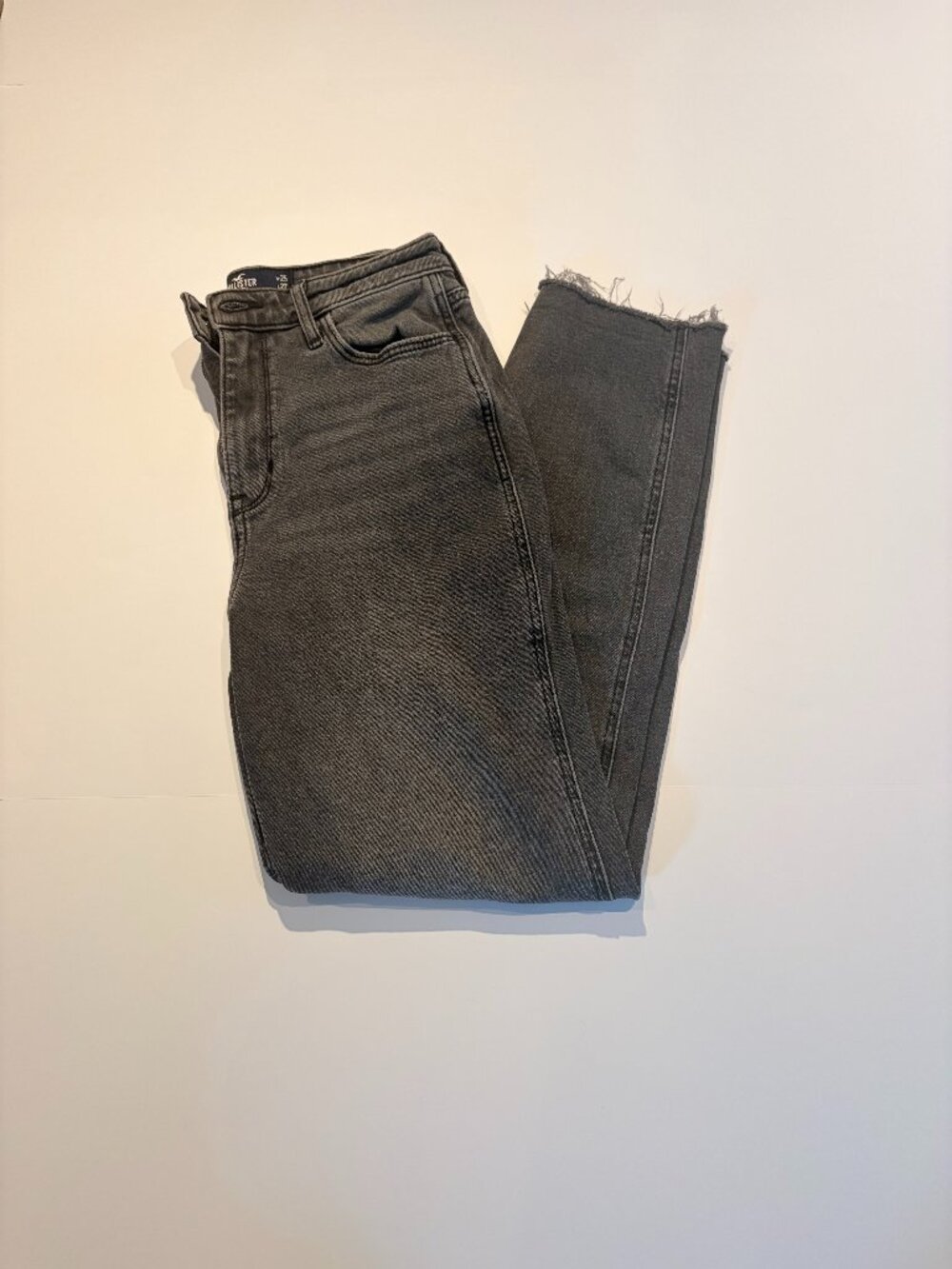 Hollister Ultra High-Rise Mom Jeans Gray Raw Hem Vintage Stretch W25 L27
